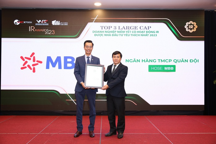 MB tiếp tục vào Top 3 doanh nghiệp được nhà đầu tư yêu thích nhất - Ảnh 1. MB tiếp tục vào Top 3 doanh nghiệp được nhà đầu tư yêu thích nhất - Ảnh 1.