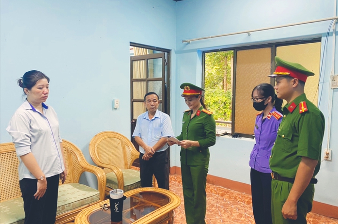 Bắt kế toán chi nhánh Văn phòng Đất đai ở tỉnh Bình Phước - Ảnh 1.