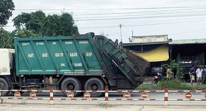 Đồng Nai: Khởi tố, bắt giam tài xế xe chở rác vượt ẩu làm chết bé trai - Ảnh 1.