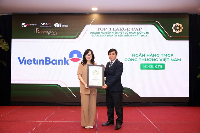 VietinBank (HOSE: CTG) xuất sắc giành giải thưởng Top 3 Doanh nghiệp niêm yết có hoạt động quan hệ nhà đầu tư yêu thích nhất 2023 - Ảnh 2. VietinBank (HOSE: CTG) xuất sắc giành giải thưởng Top 3 Doanh nghiệp niêm yết có hoạt động quan hệ nhà đầu tư yêu thích nhất 2023 - Ảnh 2.