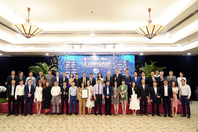 FPT giành “cú đúp” giải thưởng tại IR Awards 2023 - Ảnh 3. FPT giành “cú đúp” giải thưởng tại IR Awards 2023 - Ảnh 3.