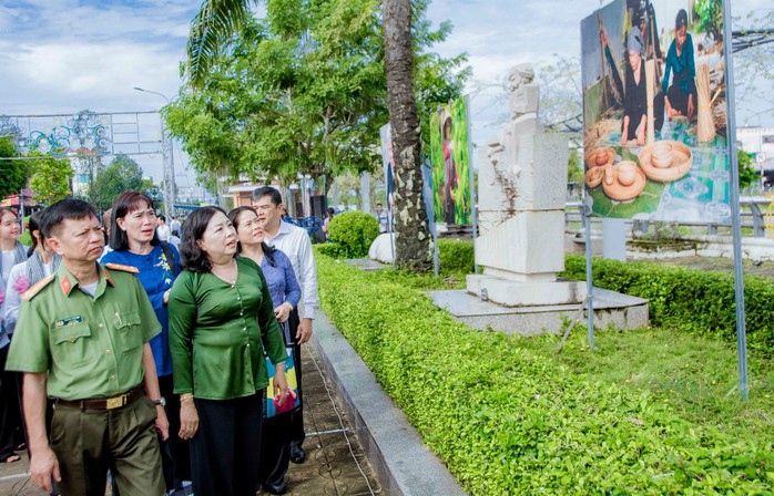 Khai mạc triển lãm áo bà ba xưa và nay tại Hậu Giang - Ảnh 5.