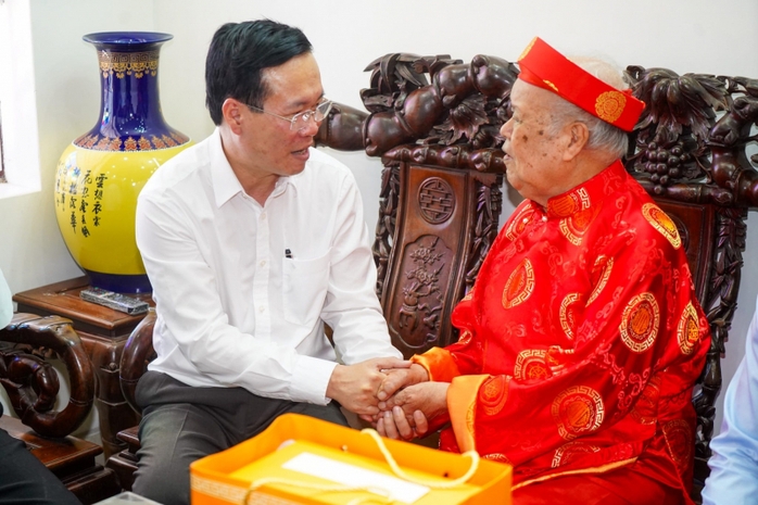 Chủ tịch nước Võ Văn Thưởng thăm người cao tuổi ở Hải Phòng - Ảnh 1.