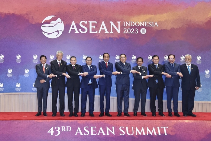 Tổng thống Indonesia trao Giải thưởng ASEAN 2023 cho doanh nhân Nguyễn Thị Tuyết Minh - Ảnh 3.