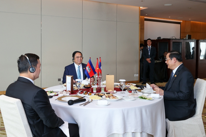 Thủ tướng Phạm Minh Chính ăn sáng, làm việc với Thủ tướng Lào và Thủ tướng Campuchia - Ảnh 4.