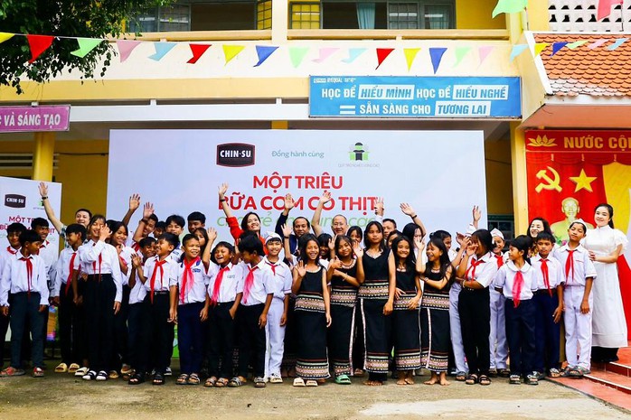 CHIN-SU tài trợ “Một triệu bữa cơm có thịt” cho trẻ vùng cao - Ảnh 1. CHIN-SU tài trợ “Một triệu bữa cơm có thịt” cho trẻ vùng cao - Ảnh 1.