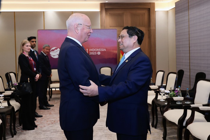 Chủ tịch Schwab mời Thủ tướng Phạm Minh Chính dự WEF Davos 2024 - Ảnh 1.