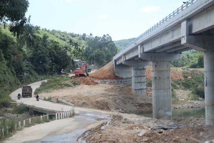 Đề nghị kiểm tra, xử lý việc dùng đất trái phép làm 2 cây cầu ở Quảng Nam - Ảnh 3.