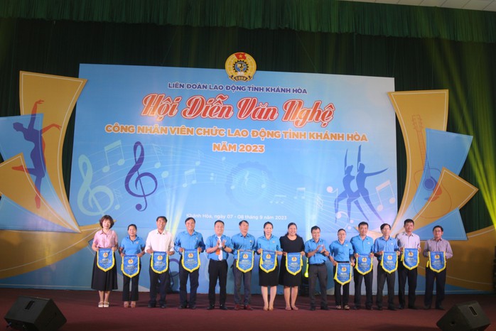 Gần 400 diễn viên quần chúng tham gia hội diễn văn nghệ Công đoàn Khánh Hòa - Ảnh 2.