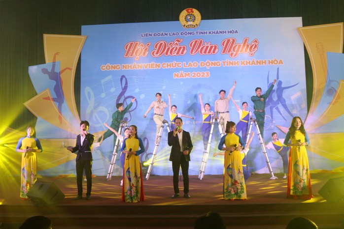 Gần 400 diễn viên quần chúng tham gia hội diễn văn nghệ Công đoàn Khánh Hòa - Ảnh 4.