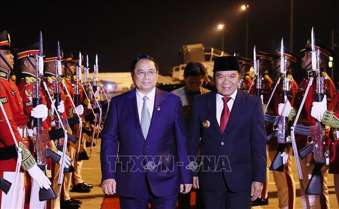 Thủ tướng về tới Hà Nội, kết thúc chuyến công tác tham dự Hội nghị cấp cao ASEAN - Ảnh 4.