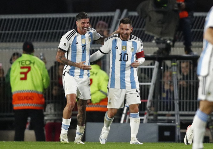 Messi đá phạt thành bàn từ hơn 21 m, Argentina thắng sát nút tại vòng loại World Cup - Ảnh 3.