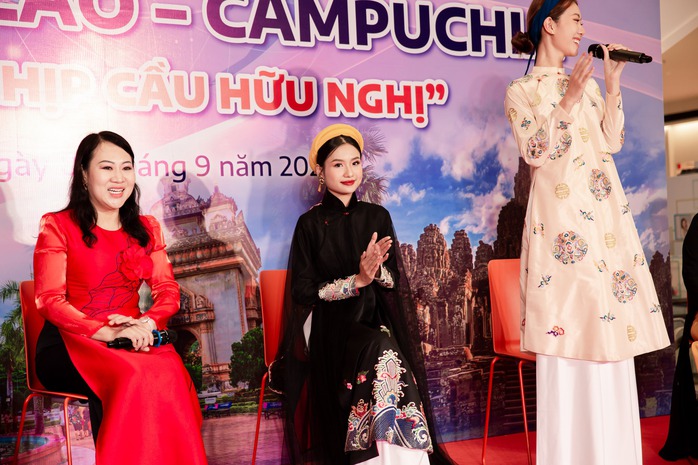 Nguyễn Thanh Hà trải lòng về việc đăng quang hoa hậu ở tuổi 18 - Ảnh 4.
