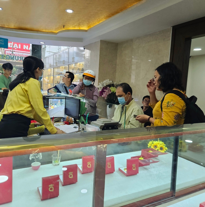 "Sóng gió" thị trường vàng- Ảnh 1. "Sóng gió" thị trường vàng- Ảnh 1.