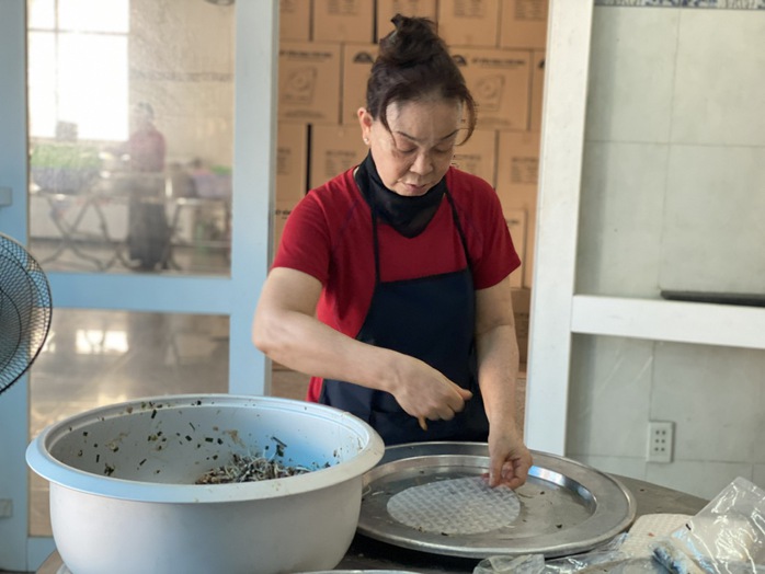Ấm lòng hình ảnh một doanh nghiệp phát thưởng Tết Dương lịch cho người lao động- Ảnh 2. Ấm lòng hình ảnh một doanh nghiệp phát thưởng Tết Dương lịch cho người lao động- Ảnh 2.