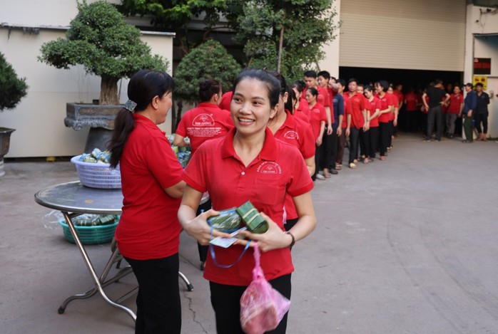 Chính sách thưởng Tết là lựa chọn hàng đầu của doanh nghiệp- Ảnh 1. Chính sách thưởng Tết là lựa chọn hàng đầu của doanh nghiệp- Ảnh 1.