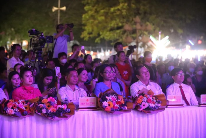 Chương trình nghệ thuật "Chào năm mới 2024" của Long An tạo dấu ấn đẹp- Ảnh 2. Chương trình nghệ thuật "Chào năm mới 2024" của Long An tạo dấu ấn đẹp- Ảnh 2.