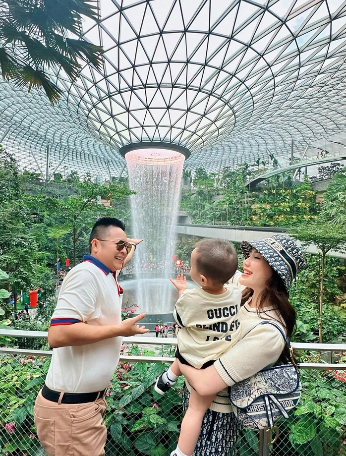 Showbiz Việt: Rộn ràng đón năm mới 2024!- Ảnh 2. Showbiz Việt: Rộn ràng đón năm mới 2024!- Ảnh 2.