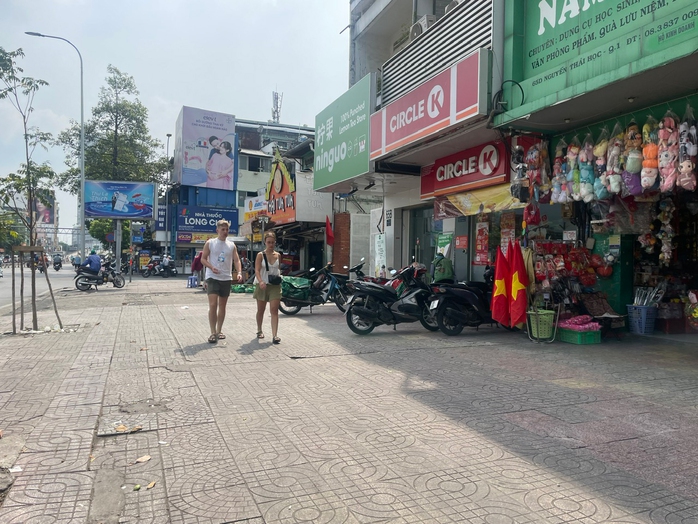 Chờ đợi vỉa hè thông thoáng- Ảnh 4.
