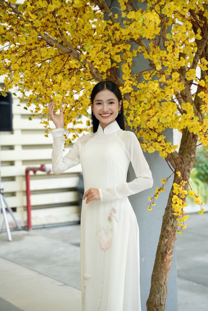 Hoa hậu Nguyễn Thanh Hà nhận bằng khen "Thanh niên tiêu biểu TP HCM 2023"
- Ảnh 3. Hoa hậu Nguyễn Thanh Hà nhận bằng khen "Thanh niên tiêu biểu TP HCM 2023"
- Ảnh 3.
