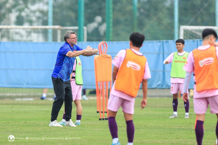 Bài toán khó của HLV Troussier- Ảnh 1.