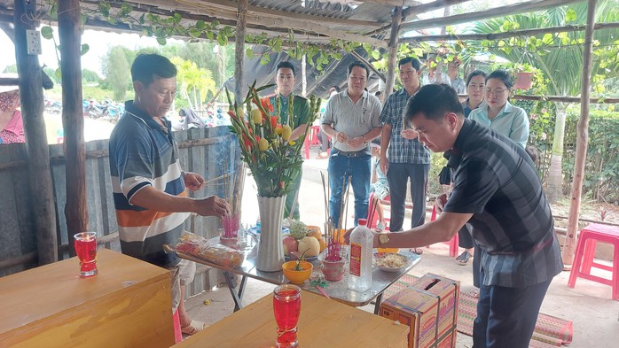 Bạc Liêu: Mẹ đau đớn phát hiện thi thể 2 con nhỏ dưới ao tôm- Ảnh 1.