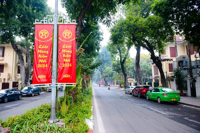Phố phường Hà Nội yên bình ngày đầu năm mới 2024- Ảnh 10. Phố phường Hà Nội yên bình ngày đầu năm mới 2024- Ảnh 10.