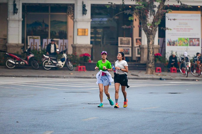 Phố phường Hà Nội yên bình ngày đầu năm mới 2024- Ảnh 14. Phố phường Hà Nội yên bình ngày đầu năm mới 2024- Ảnh 14.