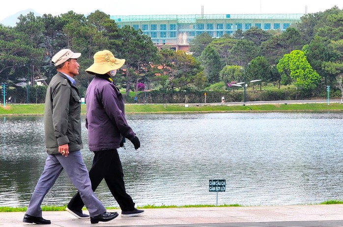 Tòa nhà xây dựng không phép trong dự án nhìn từ hồ Xuân Hương Tòa nhà xây dựng không phép trong dự án nhìn từ hồ Xuân Hương