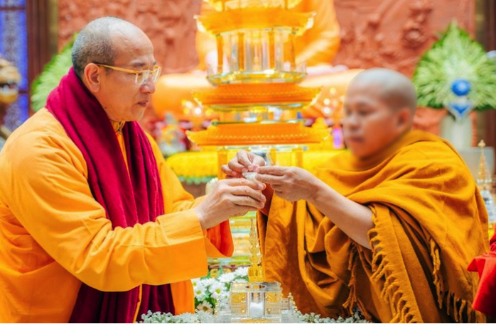 Vụ "xá lợi tóc Đức Phật": Trụ trì chùa Ba Vàng vi phạm pháp luật về tín ngưỡng, tôn giáo- Ảnh 2. Vụ "xá lợi tóc Đức Phật": Trụ trì chùa Ba Vàng vi phạm pháp luật về tín ngưỡng, tôn giáo- Ảnh 2.