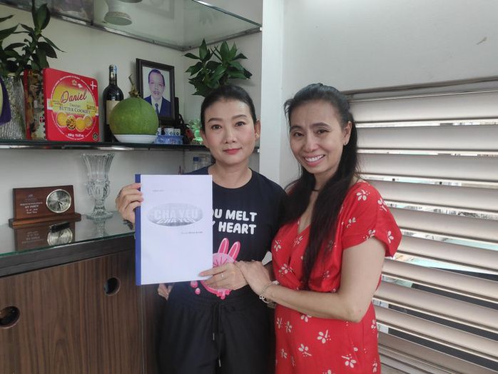NSND Mỹ Uyên cập hóa đời sống công nghệ cho vở "Cha yêu"- Ảnh 2. NSND Mỹ Uyên cập hóa đời sống công nghệ cho vở "Cha yêu"- Ảnh 2.