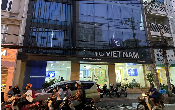 Phòng khám da liễu bị tước giấy phép nhưng vẫn ngang nhiên hoạt động- Ảnh 1. Phòng khám da liễu bị tước giấy phép nhưng vẫn ngang nhiên hoạt động- Ảnh 1.