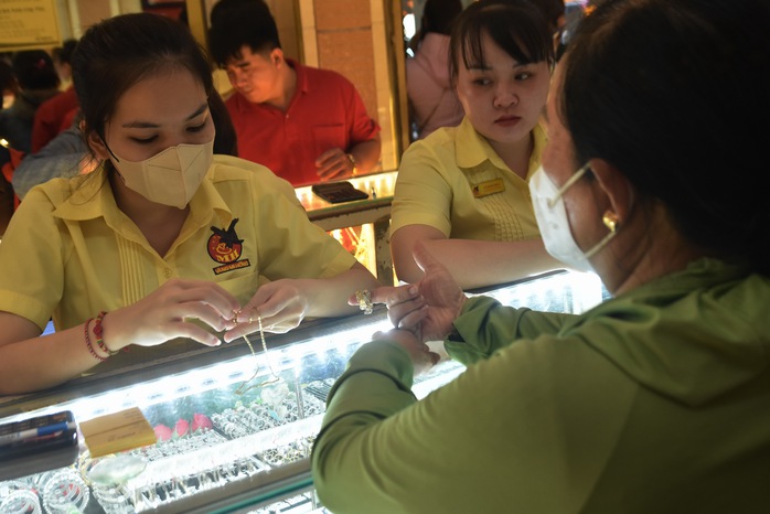 Giá vàng hôm nay, 11-1: Đà giảm chưa dừng lại- Ảnh 1. Giá vàng hôm nay, 11-1: Đà giảm chưa dừng lại- Ảnh 1.