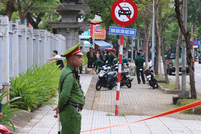 Đà Nẵng: Phong toả Trường Phan Châu Trinh do có vật thể "lạ"- Ảnh 1. Đà Nẵng: Phong toả Trường Phan Châu Trinh do có vật thể "lạ"- Ảnh 1.