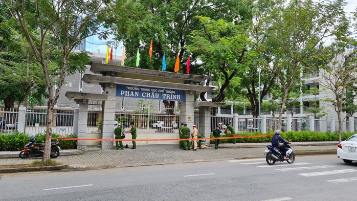 Đà Nẵng: Phong toả Trường Phan Châu Trinh do có vật thể "lạ"- Ảnh 3. Đà Nẵng: Phong toả Trường Phan Châu Trinh do có vật thể "lạ"- Ảnh 3.