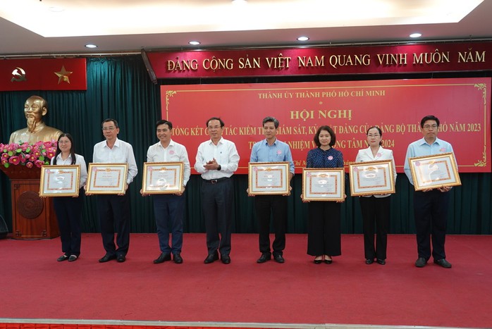 Tăng cường công tác kiểm tra, giám sát của Đảng- Ảnh 1. Tăng cường công tác kiểm tra, giám sát của Đảng- Ảnh 1.