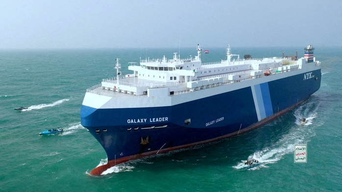 Tàu Galaxy Leader bị lực lượng Houthi bắt giữ trong tấm hình được công bố hôm 20-11-2023 Ảnh: Reuters