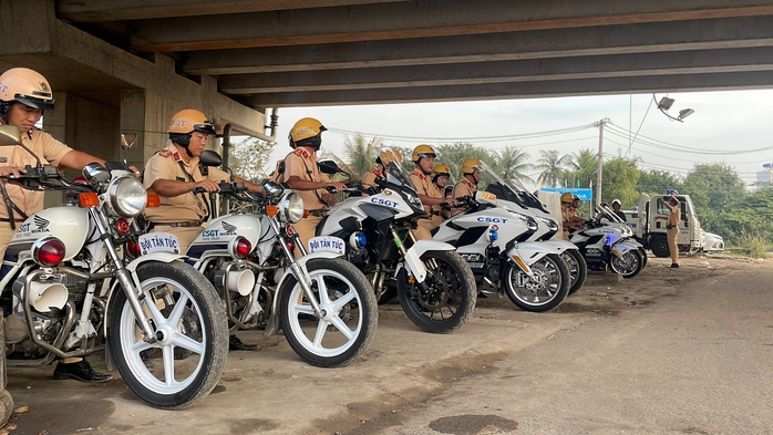 CSGT ra quân, dân an tâm- Ảnh 1. CSGT ra quân, dân an tâm- Ảnh 1.