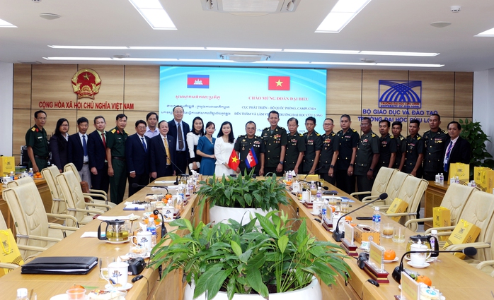 Cục Phát triển của Campuchia thăm và chúc Tết Trường ĐH Cửu Long- Ảnh 7. Cục Phát triển của Campuchia thăm và chúc Tết Trường ĐH Cửu Long- Ảnh 7.
