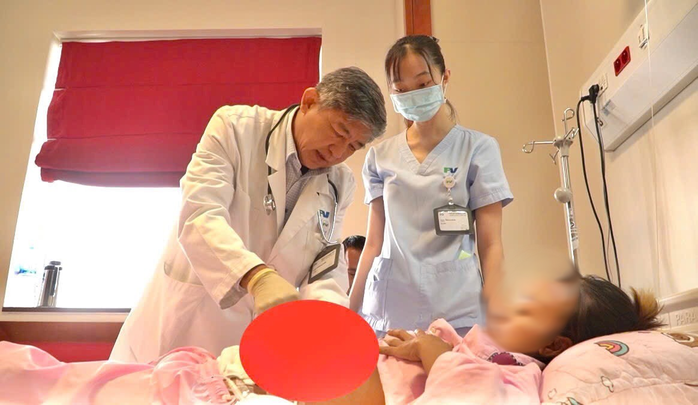 40 y bác sĩ cứu sống sản phụ nguy kịch từ Campuchia chuyển qua Việt Nam- Ảnh 3.