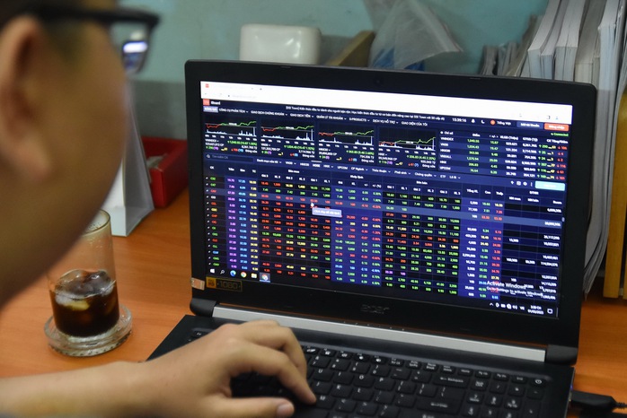 Chứng khoán ngày mai (12-1): Sau ngân hàng sẽ đến nhóm cổ phiếu nào tăng giá?- Ảnh 1. Chứng khoán ngày mai (12-1): Sau ngân hàng sẽ đến nhóm cổ phiếu nào tăng giá?- Ảnh 1.