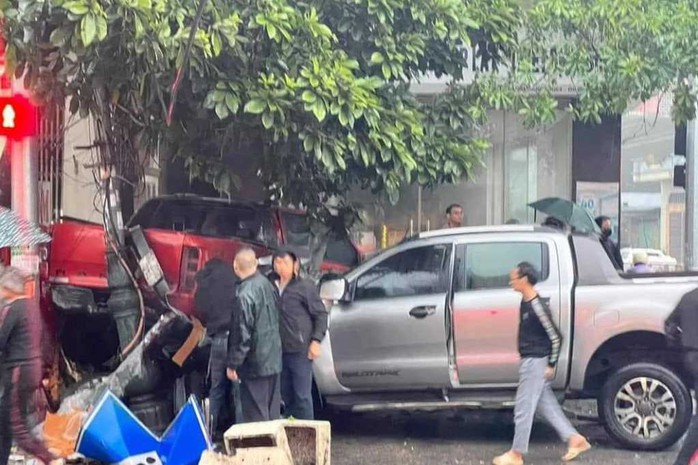TNGT đặc biệt nghiêm trọng khiến 3 người tử vong tại chỗ- Ảnh 1. TNGT đặc biệt nghiêm trọng khiến 3 người tử vong tại chỗ- Ảnh 1.