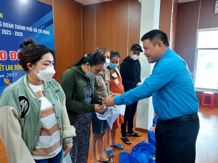 Kịp thời hỗ trợ công nhân mất việc, giảm giờ làm- Ảnh 4.