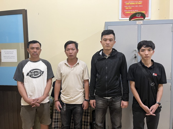 Cô gái 16 tuổi bị bán vào quán cà phê kích dục- Ảnh 1. Cô gái 16 tuổi bị bán vào quán cà phê kích dục- Ảnh 1.