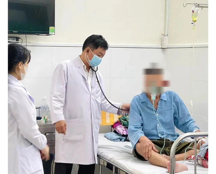 Cứu kịp người đàn ông "ho ra máu sét đánh"- Ảnh 1. Cứu kịp người đàn ông "ho ra máu sét đánh"- Ảnh 1.