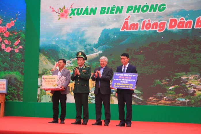Thường trực Ban Bí thư Trương Thị Mai thăm, tặng quà Tết tại Quảng Bình- Ảnh 11. Thường trực Ban Bí thư Trương Thị Mai thăm, tặng quà Tết tại Quảng Bình- Ảnh 11.
