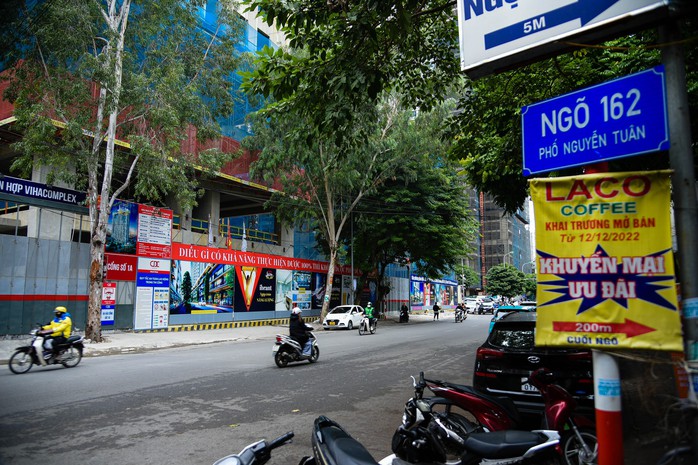 Hiện trạng đường Nguyễn Tuân sắp được mở rộng 21m- Ảnh 6. Hiện trạng đường Nguyễn Tuân sắp được mở rộng 21m- Ảnh 6.