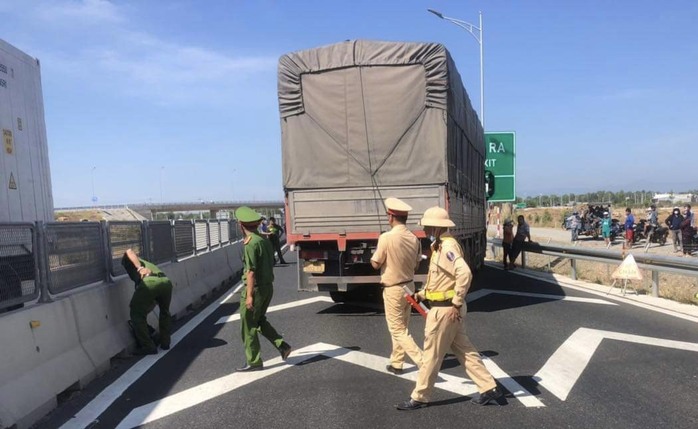 Khởi tố vụ án tài xế xe tải tông CSGT rồi chạy lên tuyến cao tốc Vĩnh Hảo – Phan Thiết- Ảnh 1. Khởi tố vụ án tài xế xe tải tông CSGT rồi chạy lên tuyến cao tốc Vĩnh Hảo – Phan Thiết- Ảnh 1.