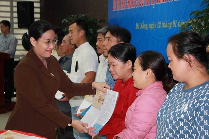 Đà Nẵng: Người nghèo bật khóc khi được bố trí thuê căn hộ chung cư- Ảnh 1. Đà Nẵng: Người nghèo bật khóc khi được bố trí thuê căn hộ chung cư- Ảnh 1.