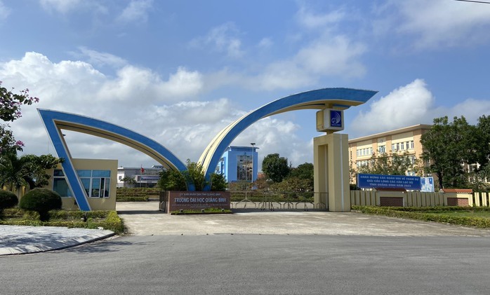 Không có tiền trả lương, Trường Đại học Quảng Bình hoãn hợp đồng 39 giảng viên, nhân viên- Ảnh 1. Không có tiền trả lương, Trường Đại học Quảng Bình hoãn hợp đồng 39 giảng viên, nhân viên- Ảnh 1.